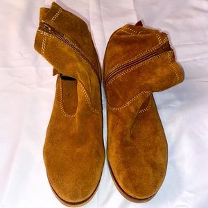 Suede boots